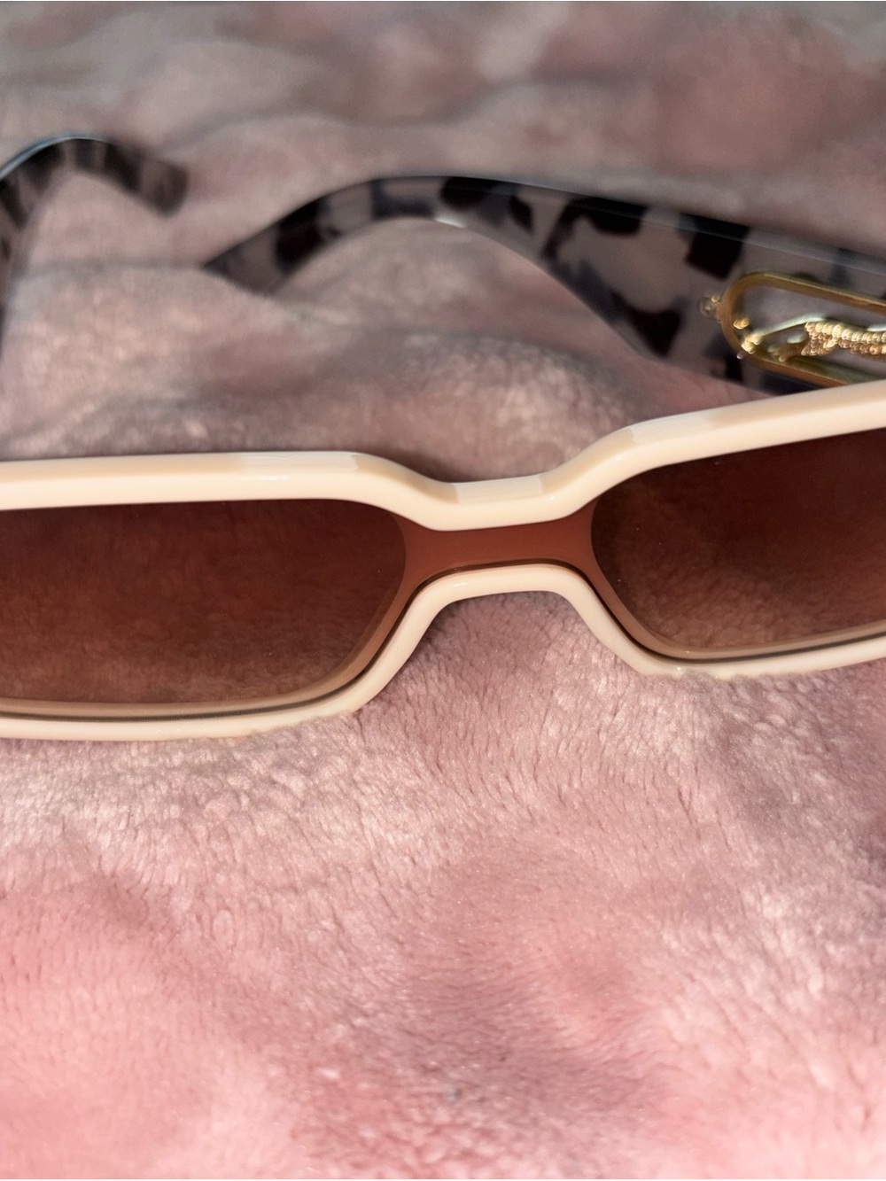Source Unknown Cream Frame Sunglasses with Brown Lenses